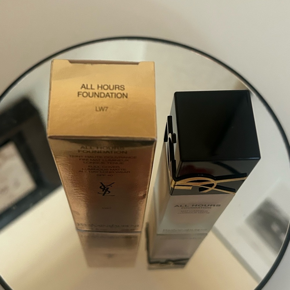Yves Saint Laurent All Hours Foundation - LW7 SPF 40 - Picture 8 of 8